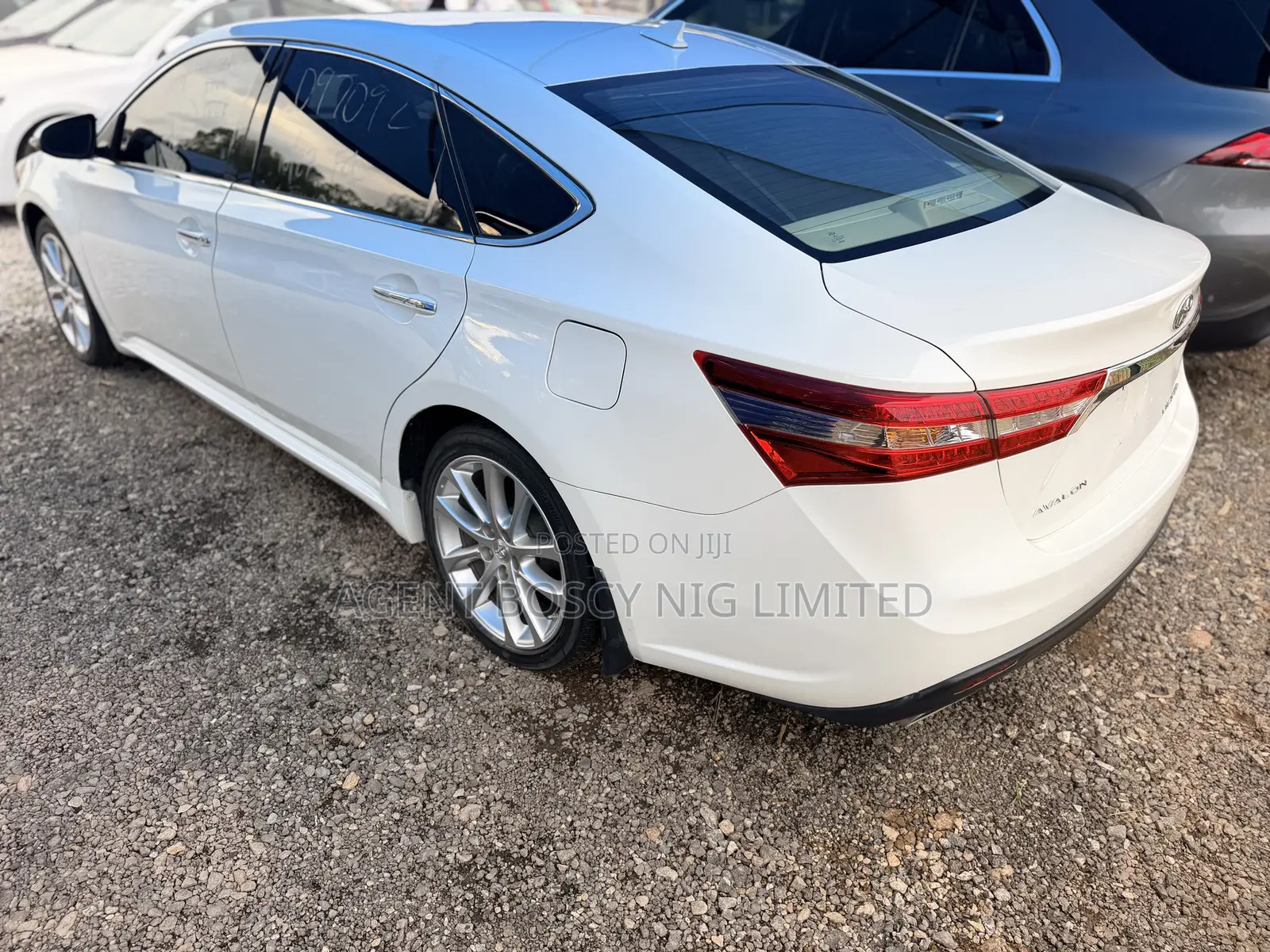 Toyota Avalon Limited 4dr Sedan (3.5L 6cyl 6A) 2014 White