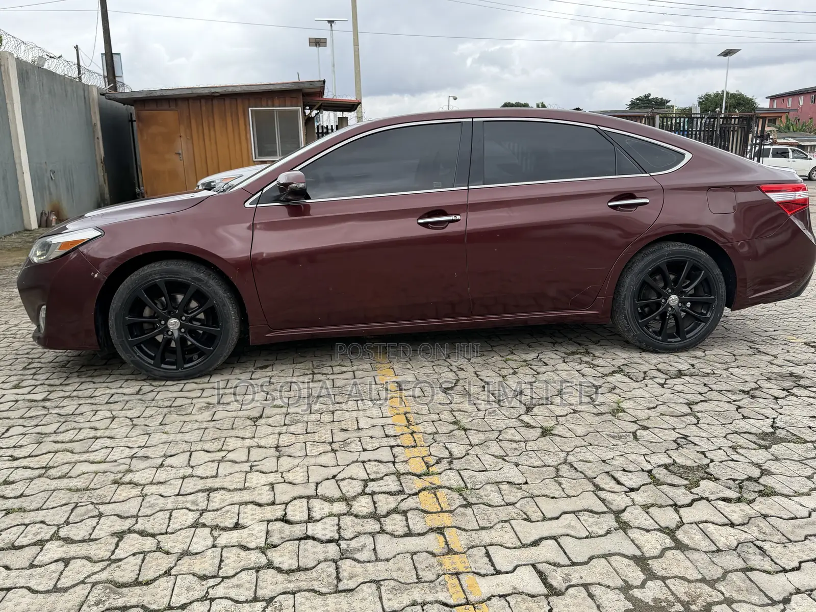Toyota Avalon Limited 4dr Sedan (3.5L 6cyl 6A) 2014 Brown