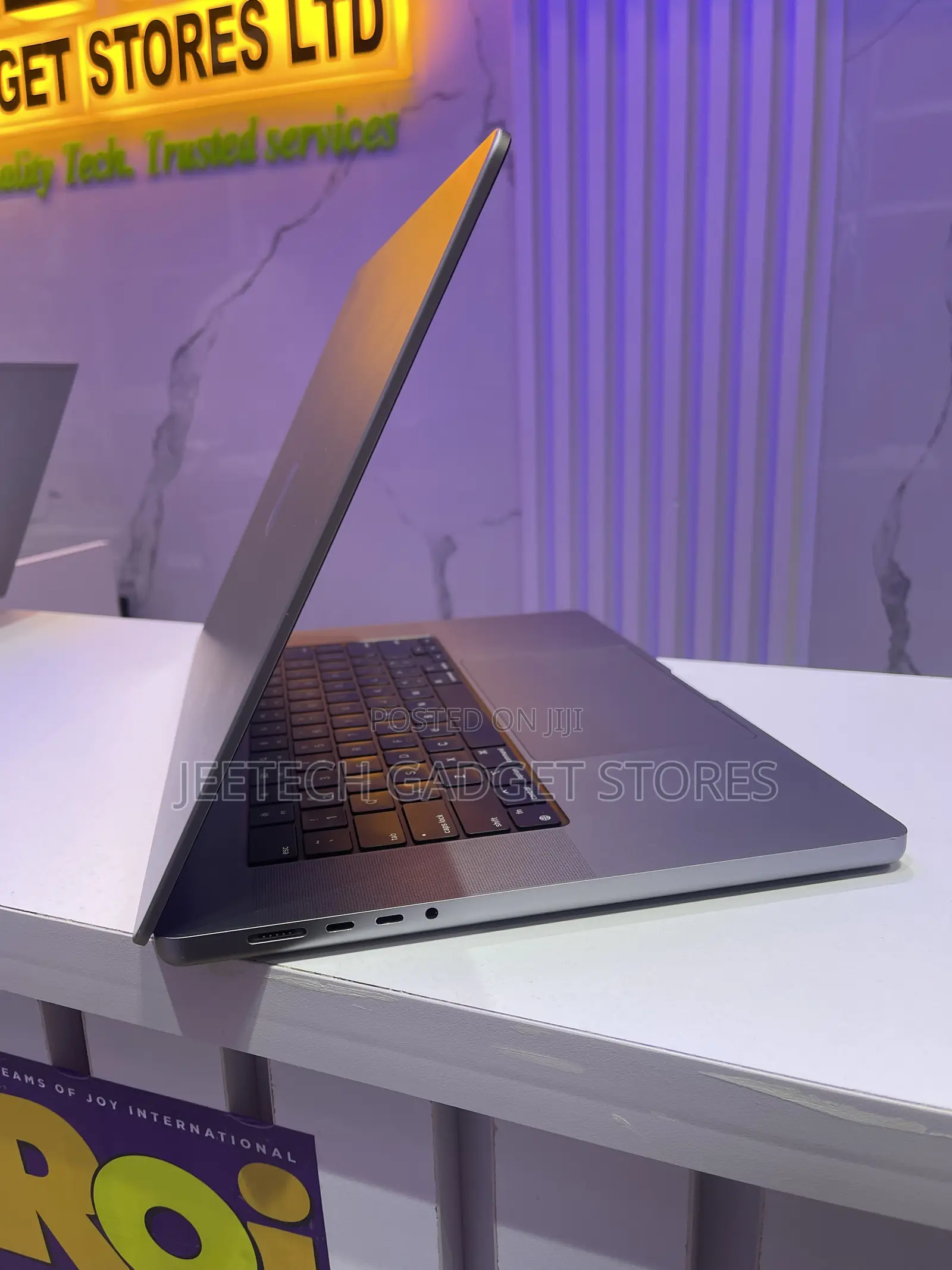 Laptop Apple MacBook Pro 2021 M1 Max 64GB Apple M1 Max SSD 1T