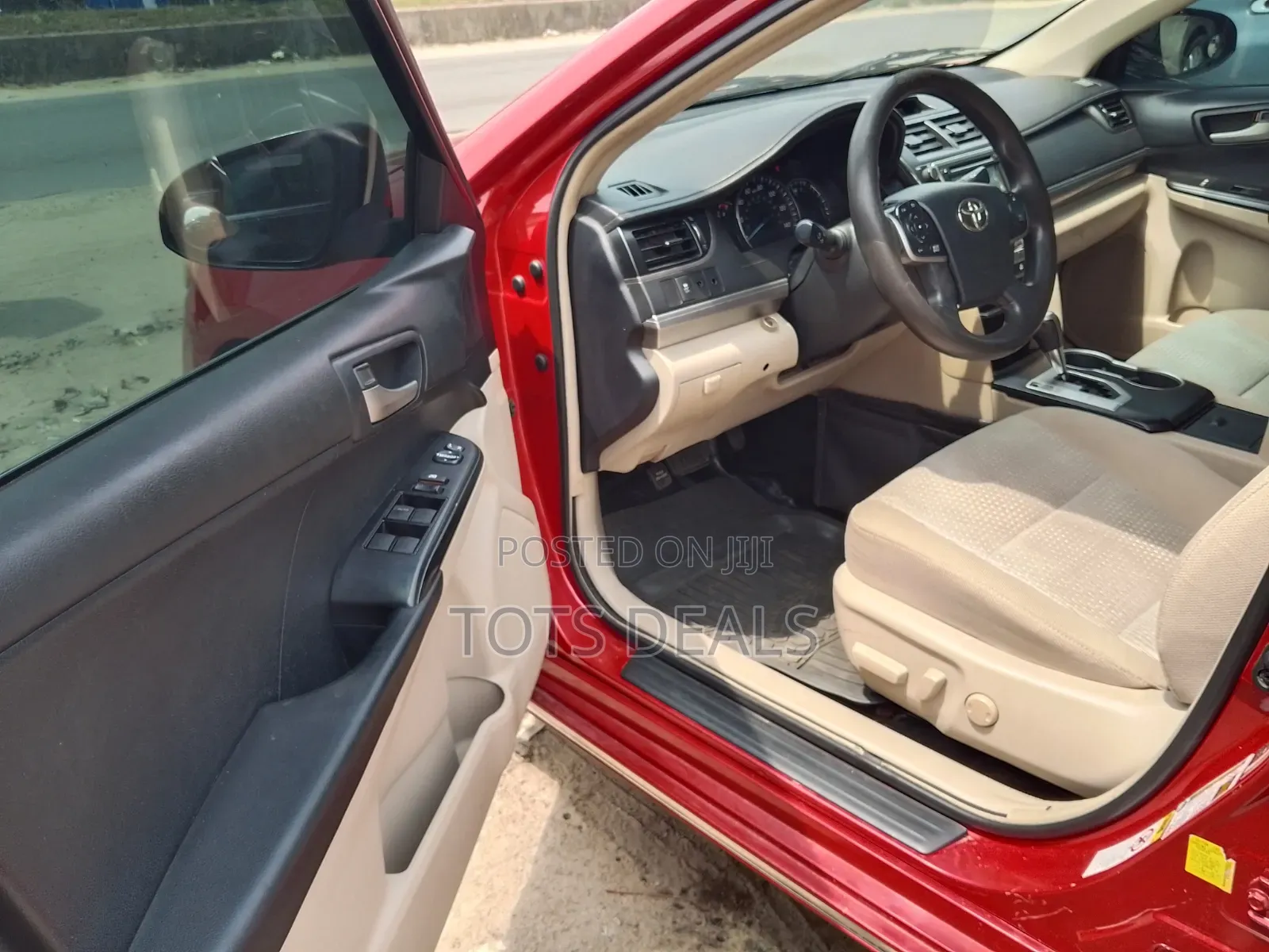 Toyota Camry LE 4dr Sedan (2.5L 4cyl 6A) 2014 Red