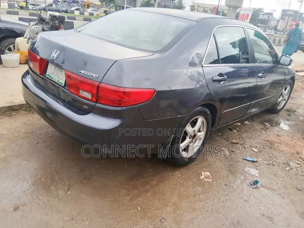 Honda Accord 2005 Gray