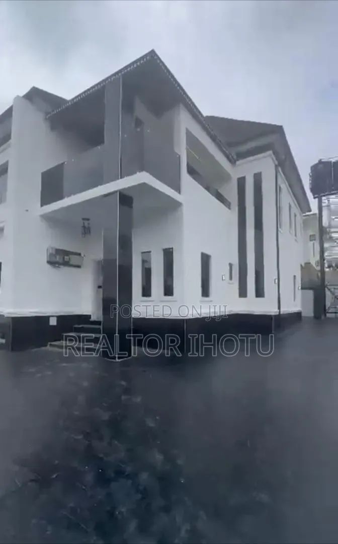 4bdrm Duplex in FHA for sale