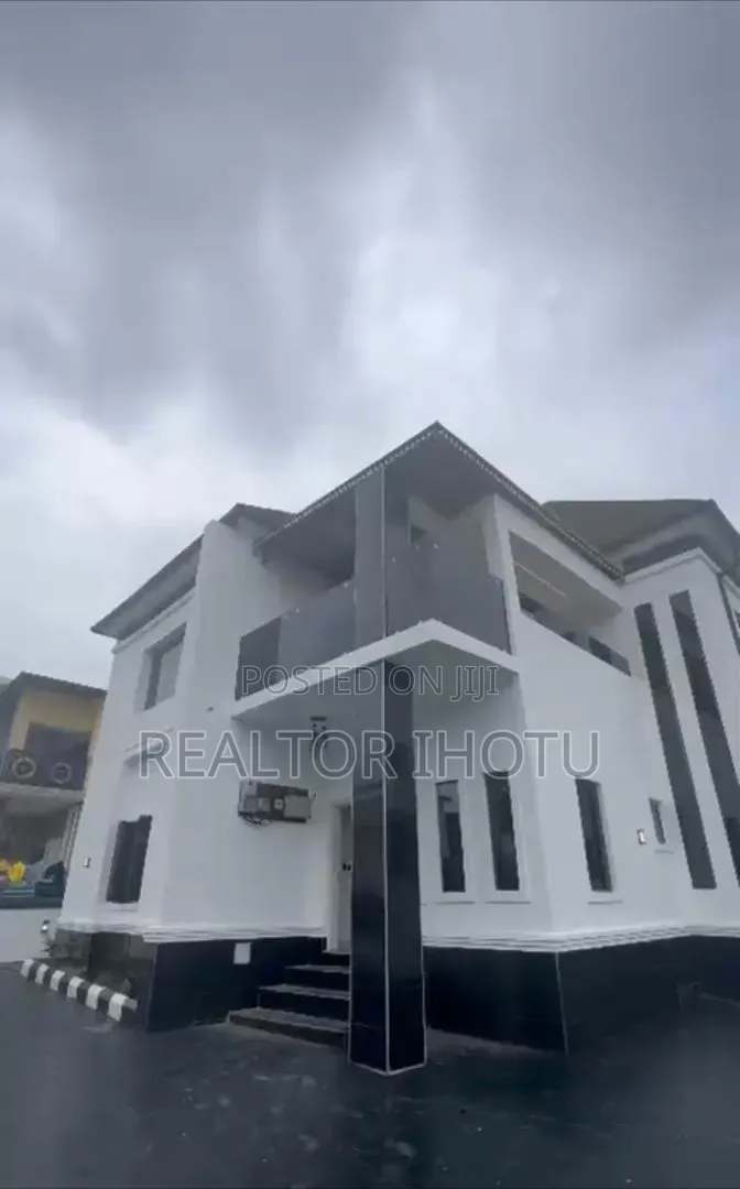4bdrm Duplex in FHA for sale
