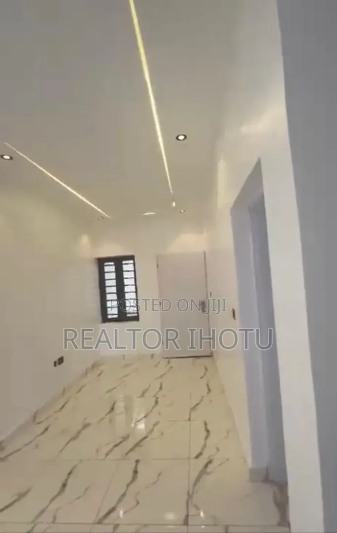4bdrm Duplex in FHA for sale