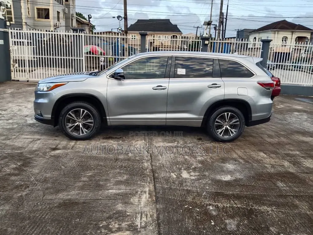 Toyota Highlander XLE V6 4x2 (3.5L 6cyl 6A) 2016 Silver