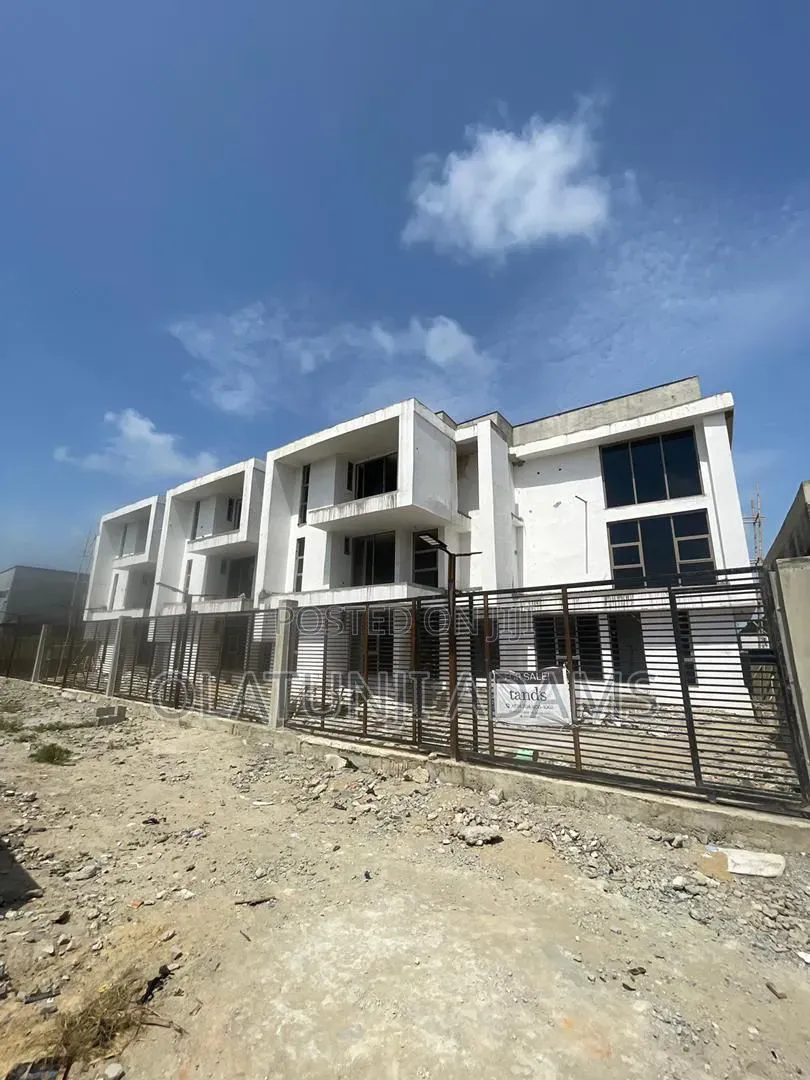 Furnished 2bdrm Apartment in Beside Beach View, Chevron for sale