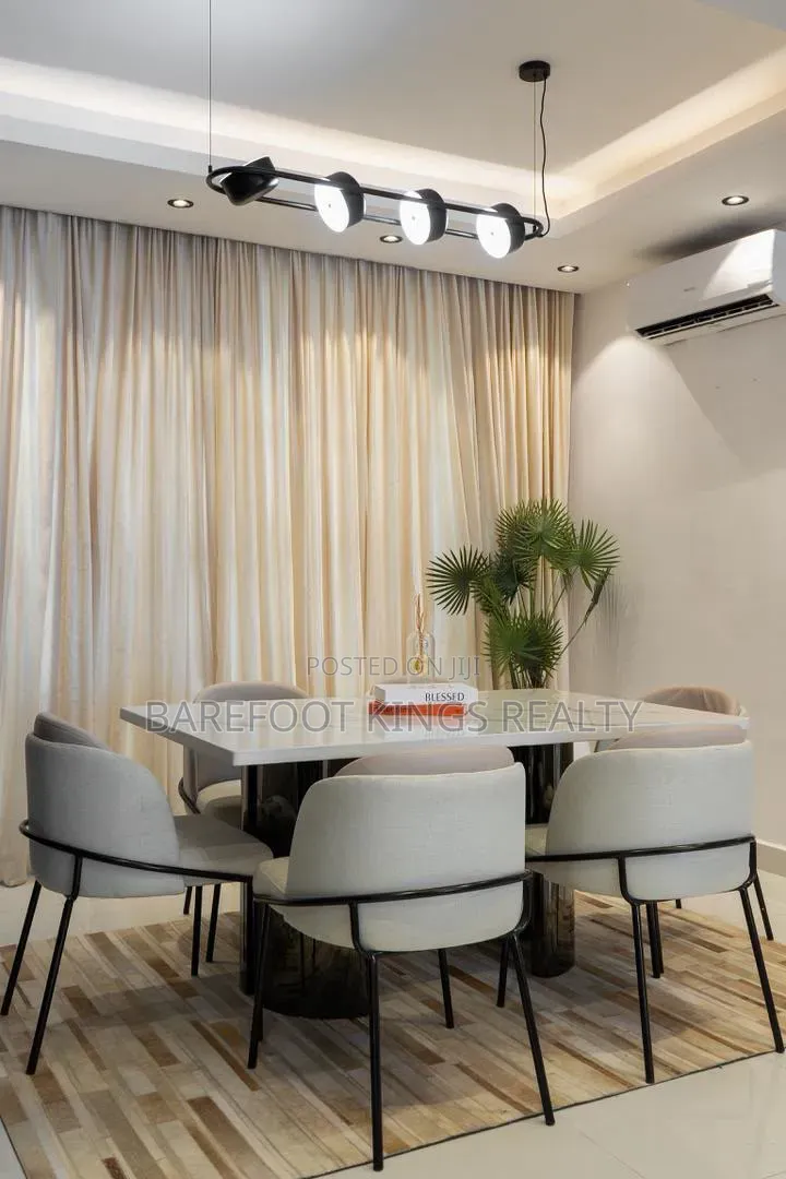 Luxury 4BEDROOM Apartment