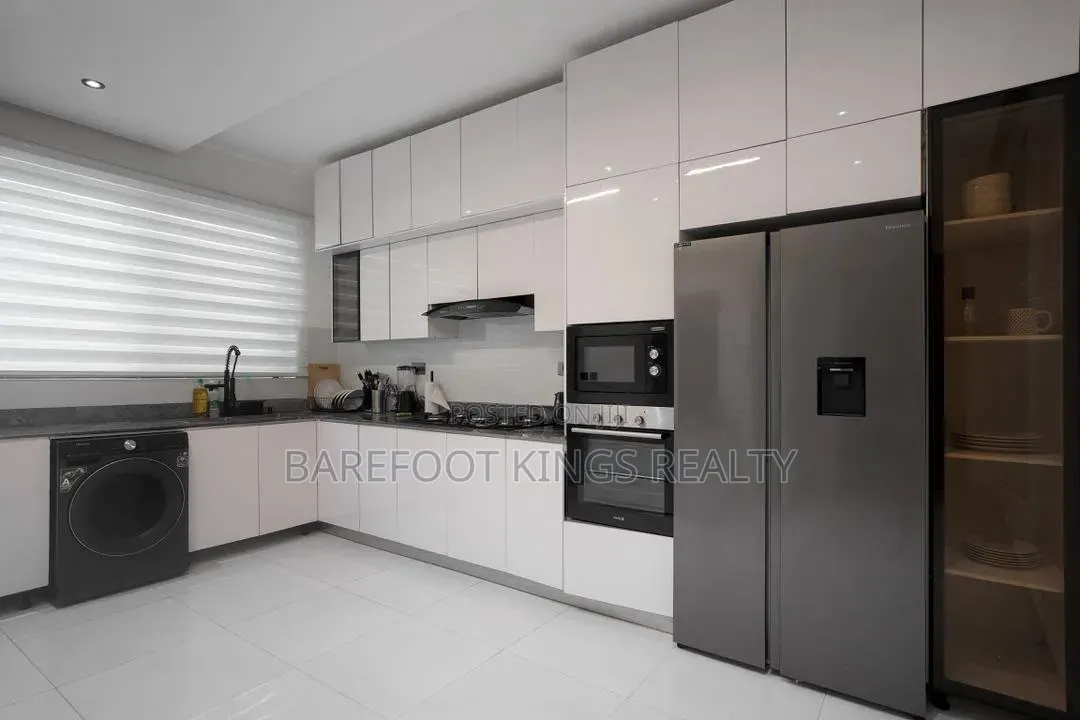 Luxury 4BEDROOM Apartment