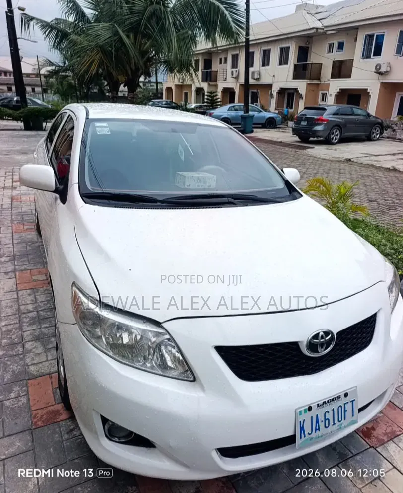 Toyota Corolla 2010 White