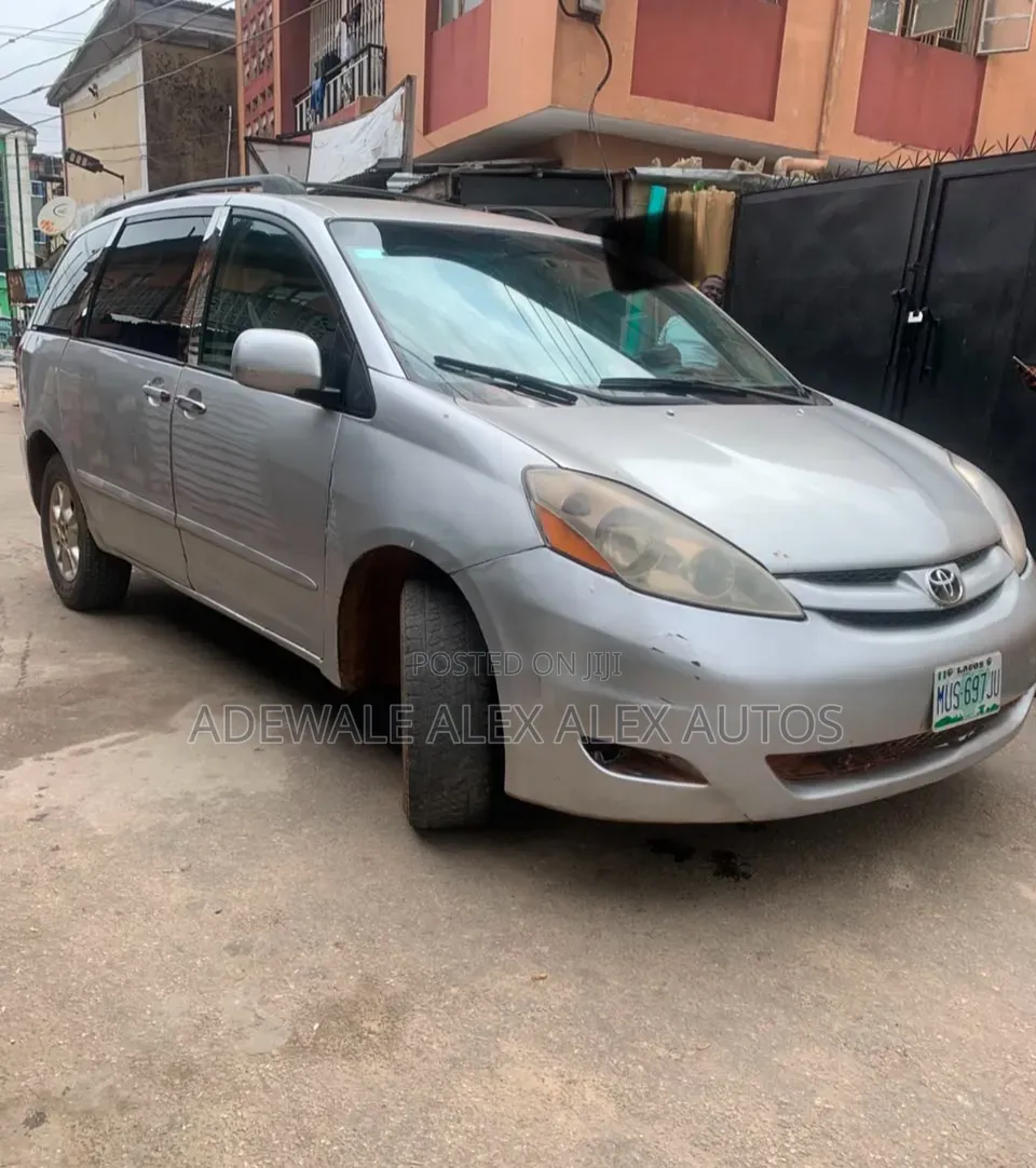 Toyota Sienna 2006 Silver