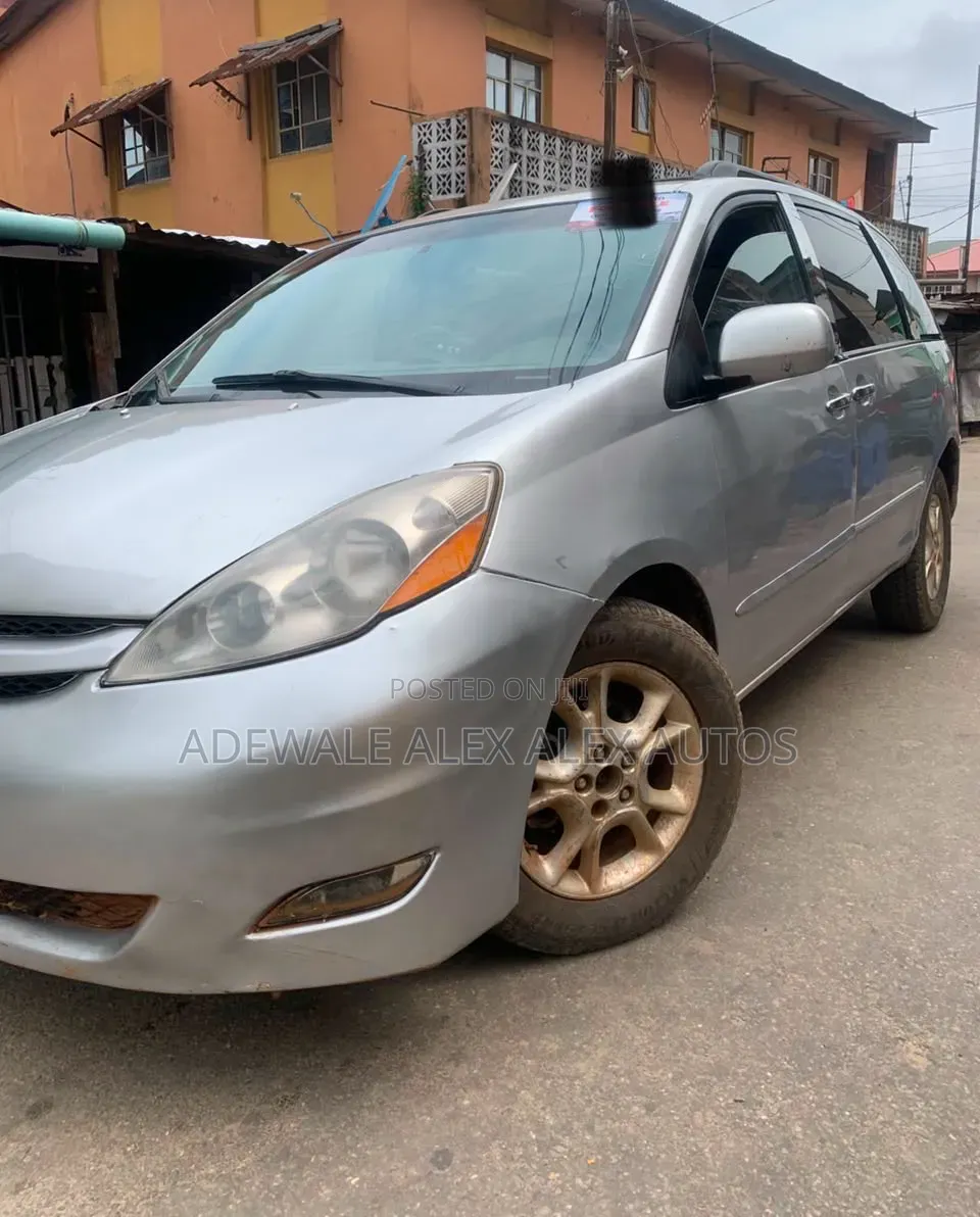 Toyota Sienna 2006 Silver