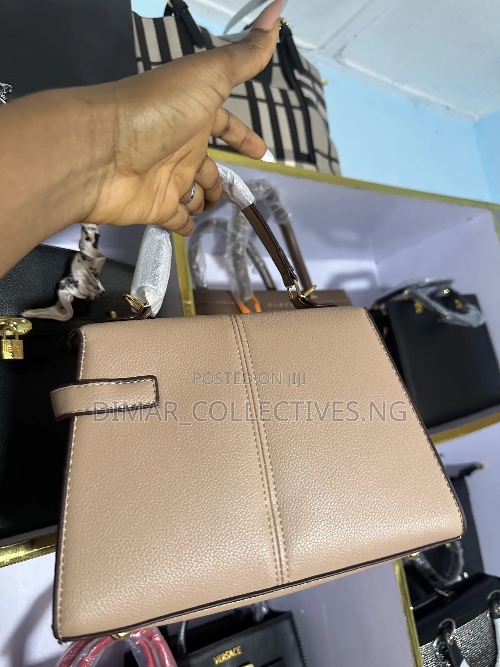 Meduim Sized Nude Hermes Fashion Bag