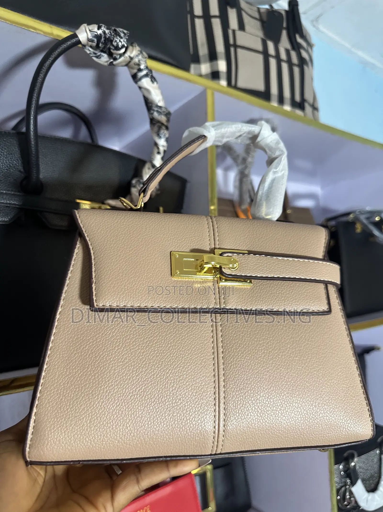 Meduim Sized Nude Hermes Fashion Bag