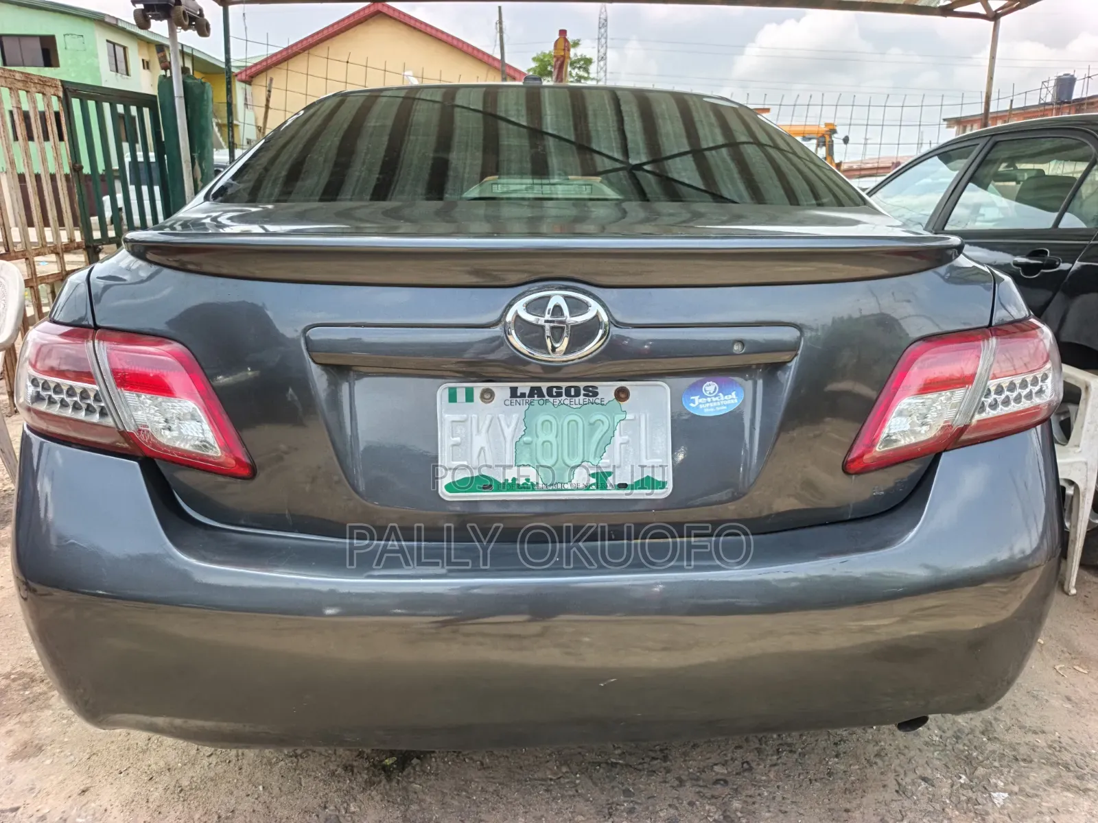 Toyota Camry XLE 4dr Sedan (2.5L 4cyl 6A) 2011 Gray