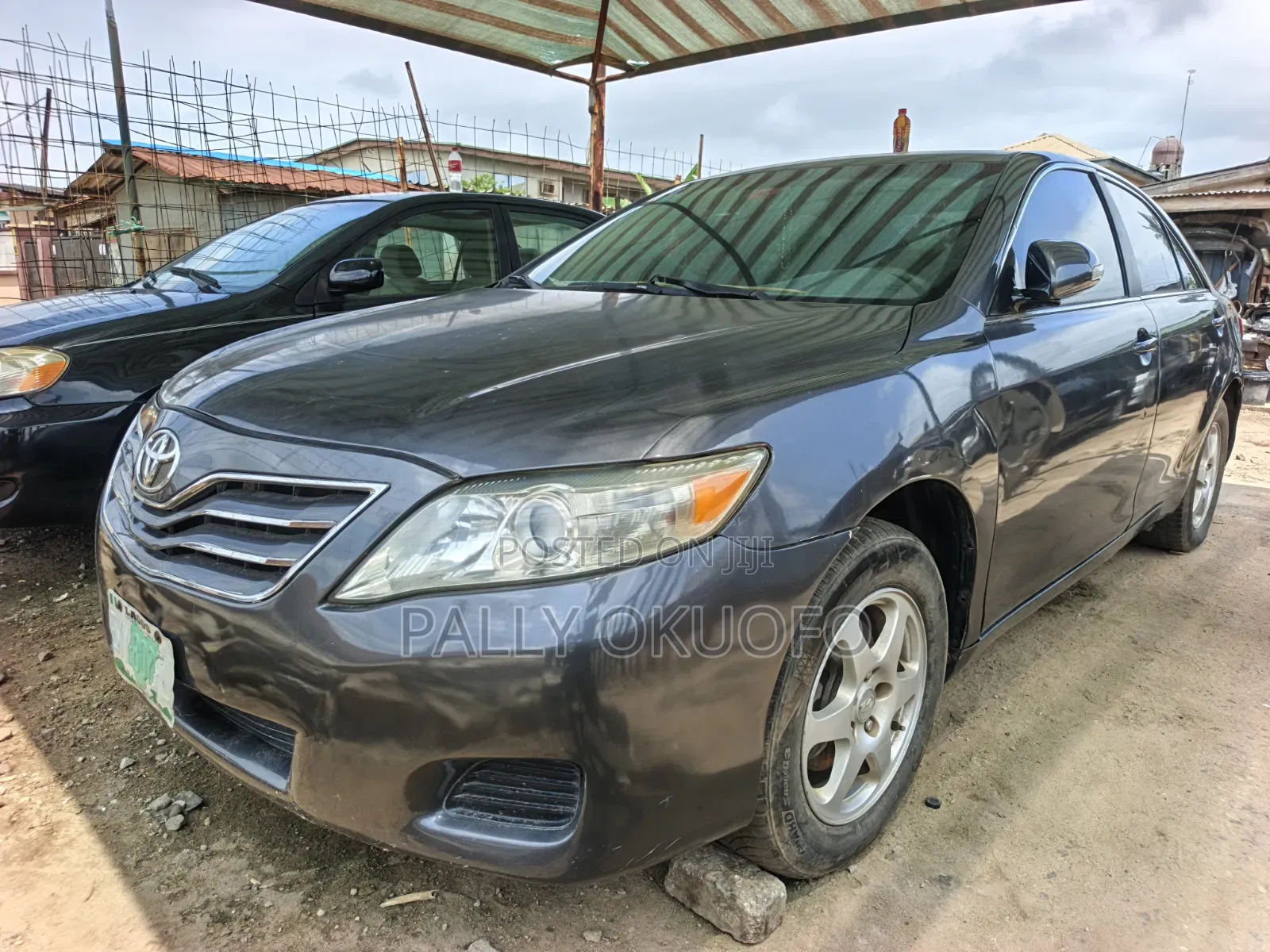 Toyota Camry XLE 4dr Sedan (2.5L 4cyl 6A) 2011 Gray