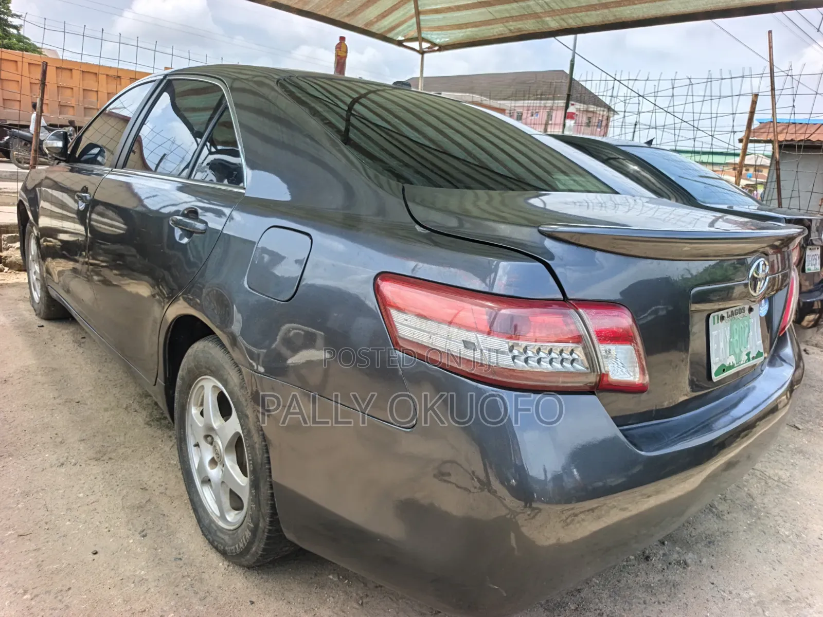 Toyota Camry XLE 4dr Sedan (2.5L 4cyl 6A) 2011 Gray