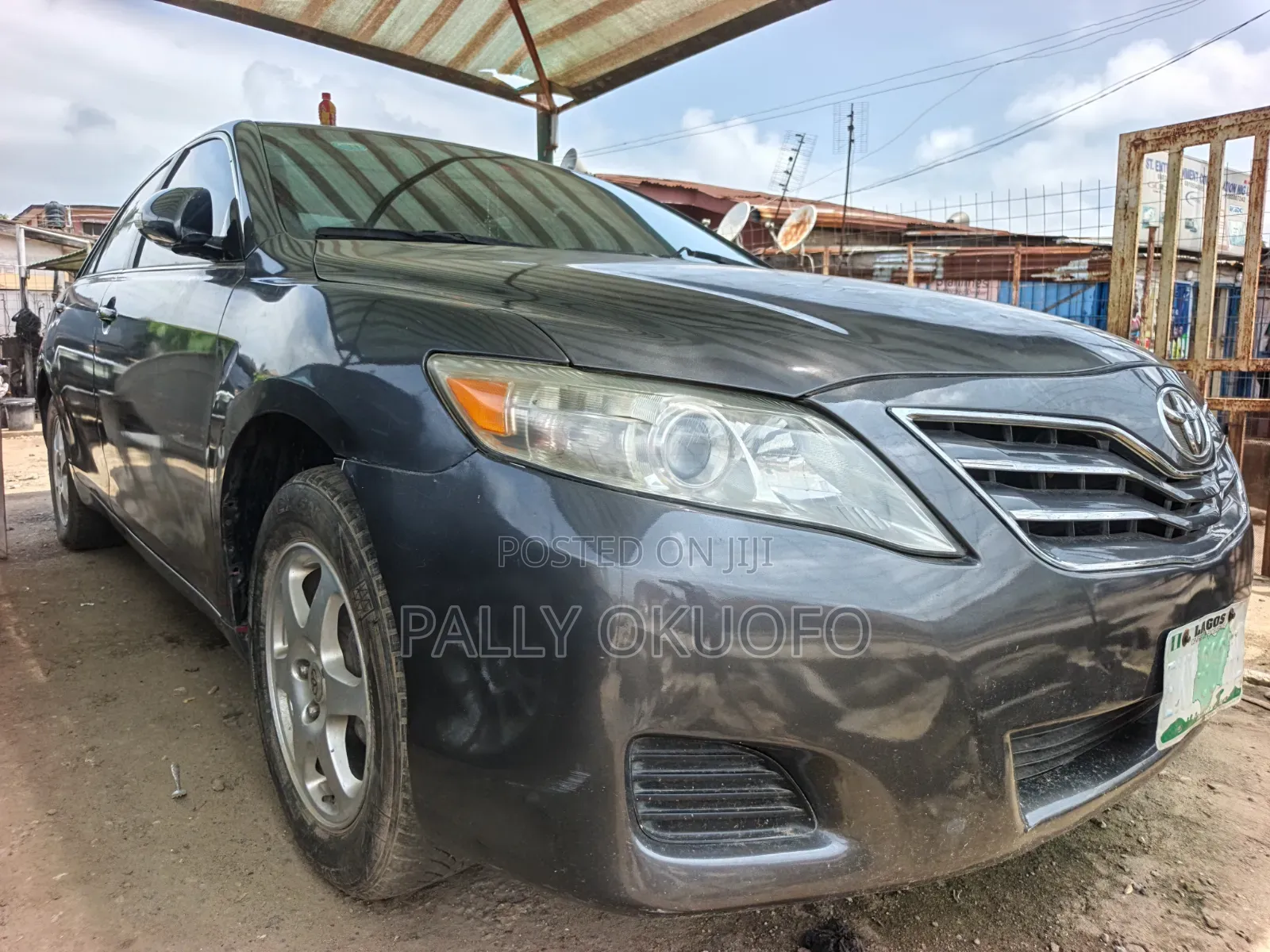 Toyota Camry XLE 4dr Sedan (2.5L 4cyl 6A) 2011 Gray