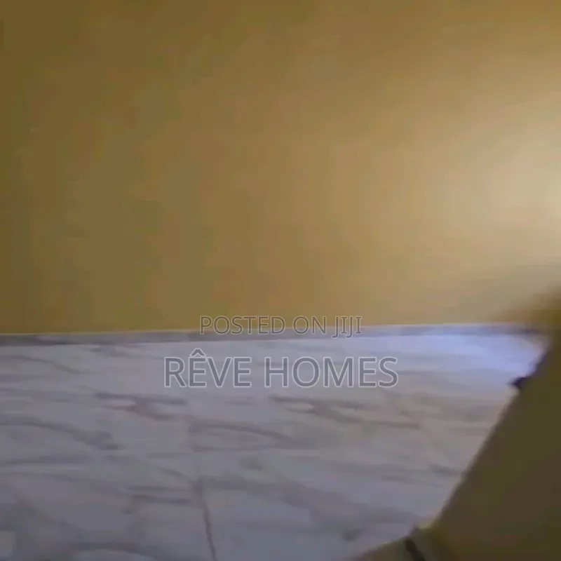 3bdrm Block of Flats in Adekunle for rent