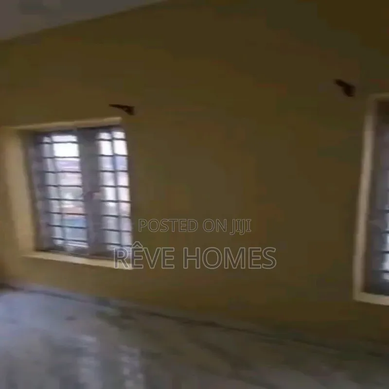 3bdrm Block of Flats in Adekunle for rent