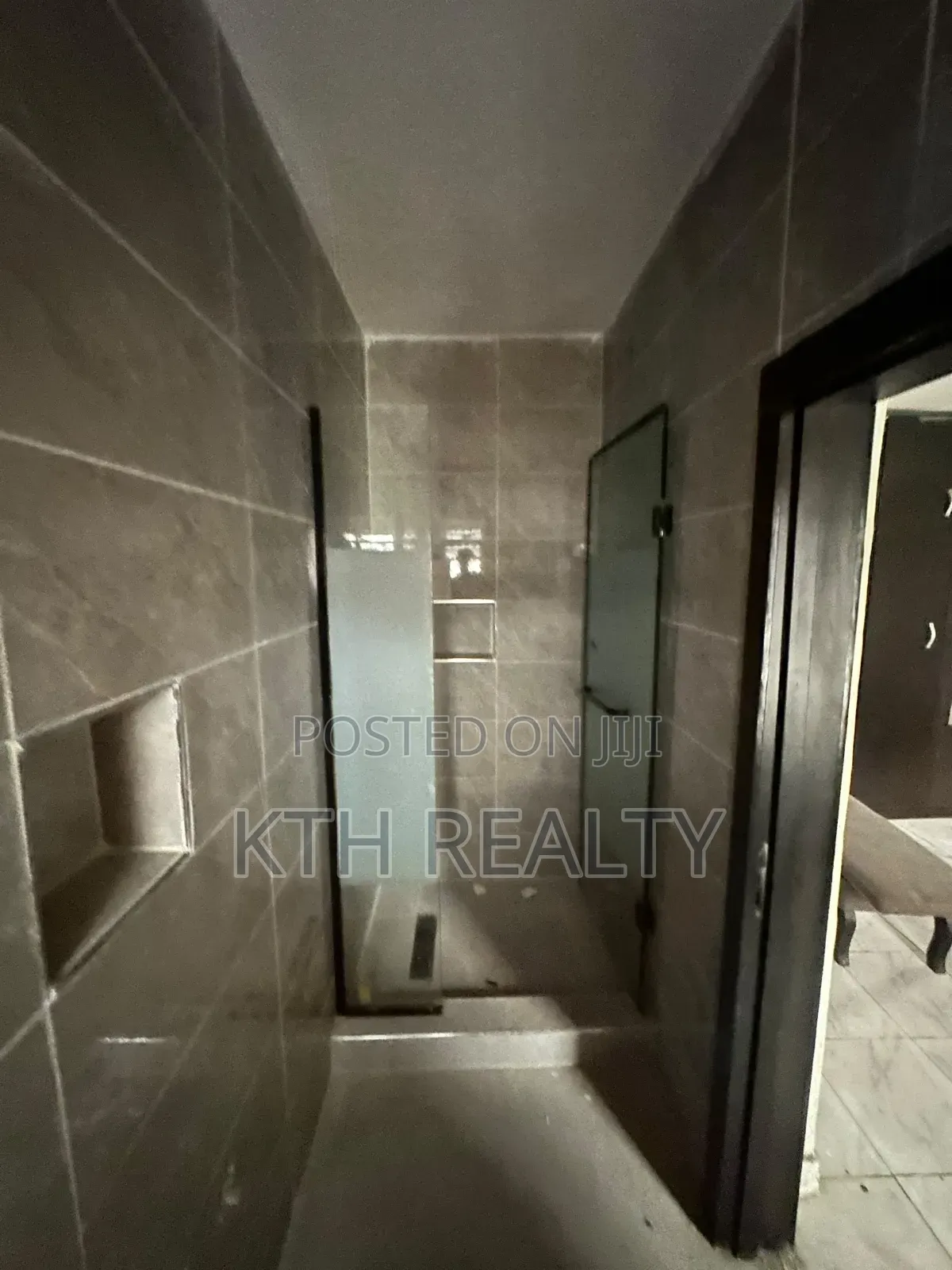 2bdrm Apartment in Chevron, Lekki Phase 2 for rent