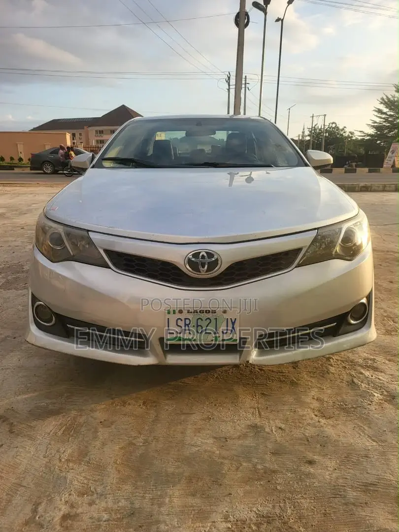Toyota Camry SE 4dr Sedan (2.5L 4cyl 6A) 2013 Silver