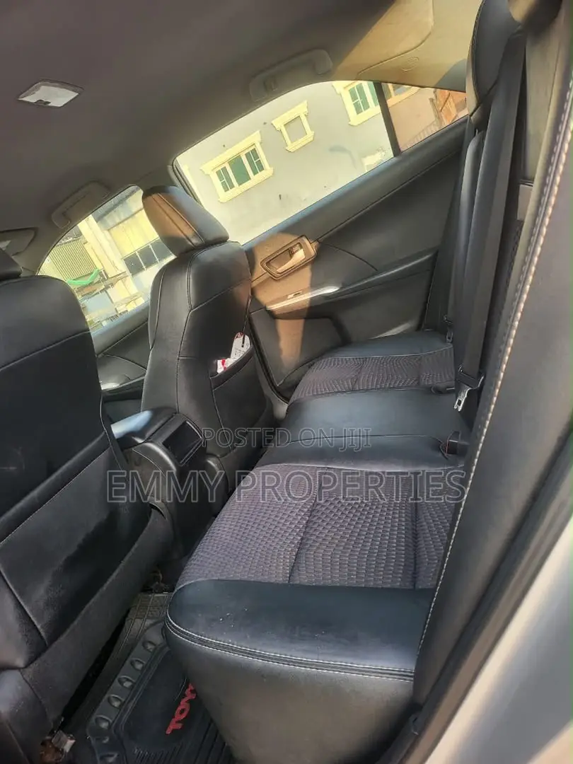 Toyota Camry SE 4dr Sedan (2.5L 4cyl 6A) 2013 Silver