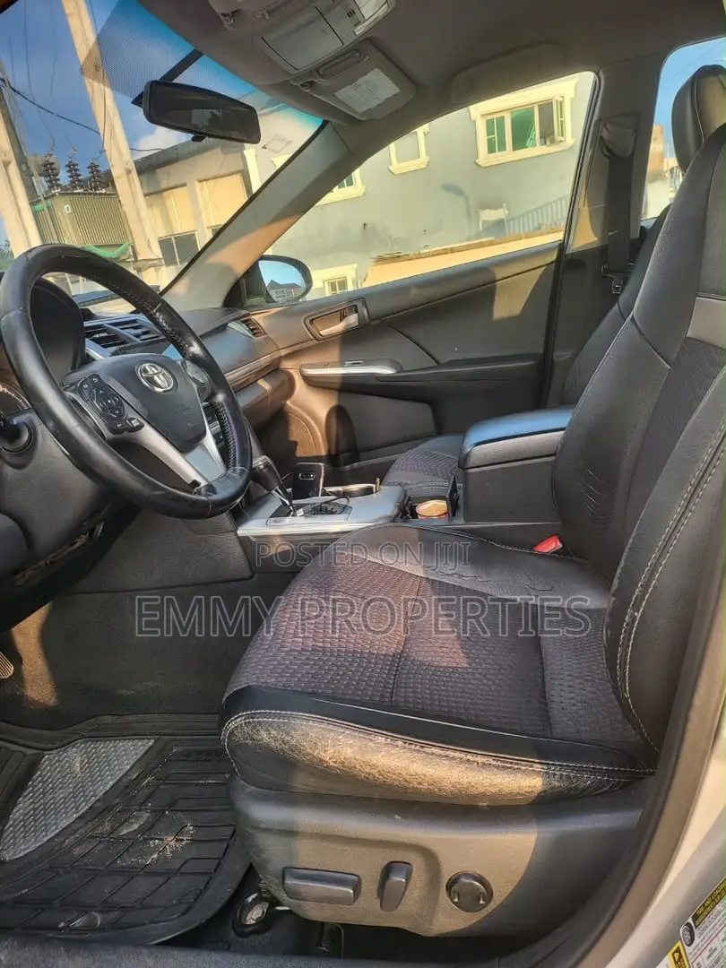 Toyota Camry SE 4dr Sedan (2.5L 4cyl 6A) 2013 Silver