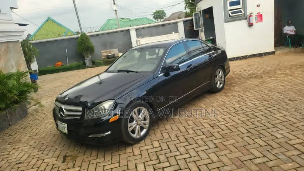 Mercedes-Benz C300 2011 Black