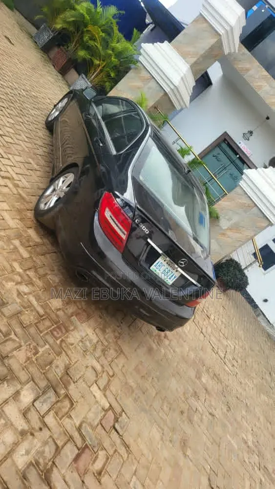 Mercedes-Benz C300 2011 Black