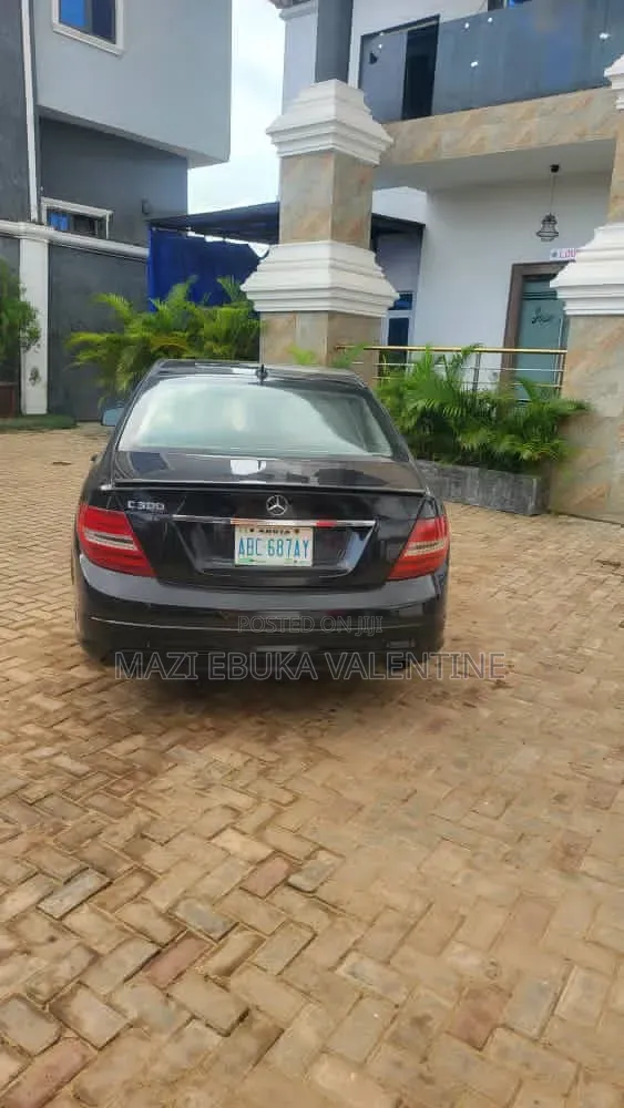 Mercedes-Benz C300 2011 Black