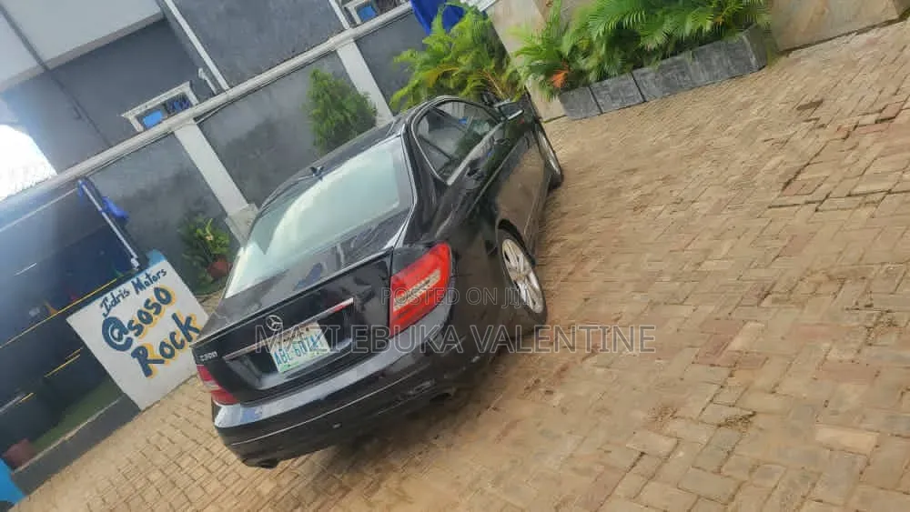 Mercedes-Benz C300 2011 Black