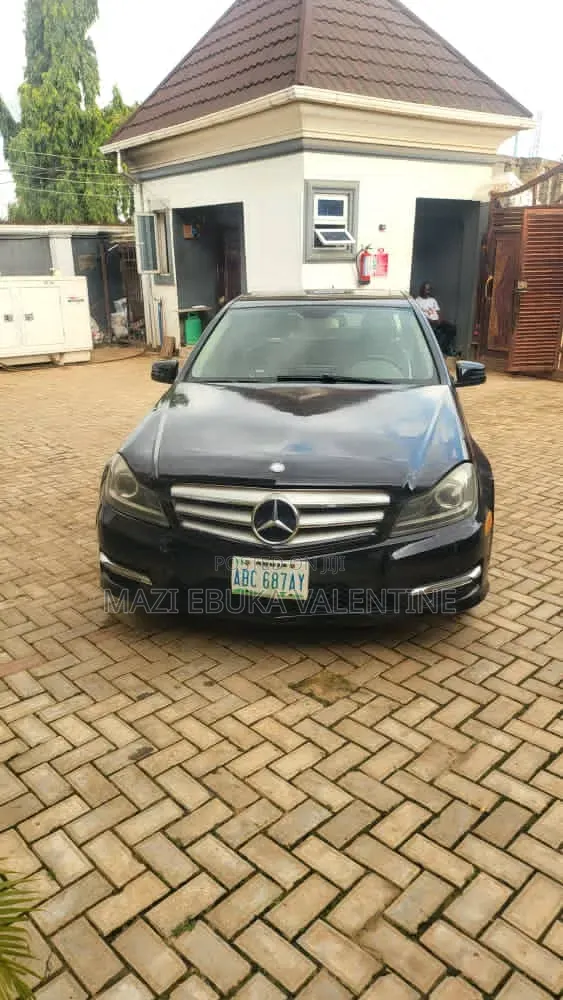 Mercedes-Benz C300 2011 Black