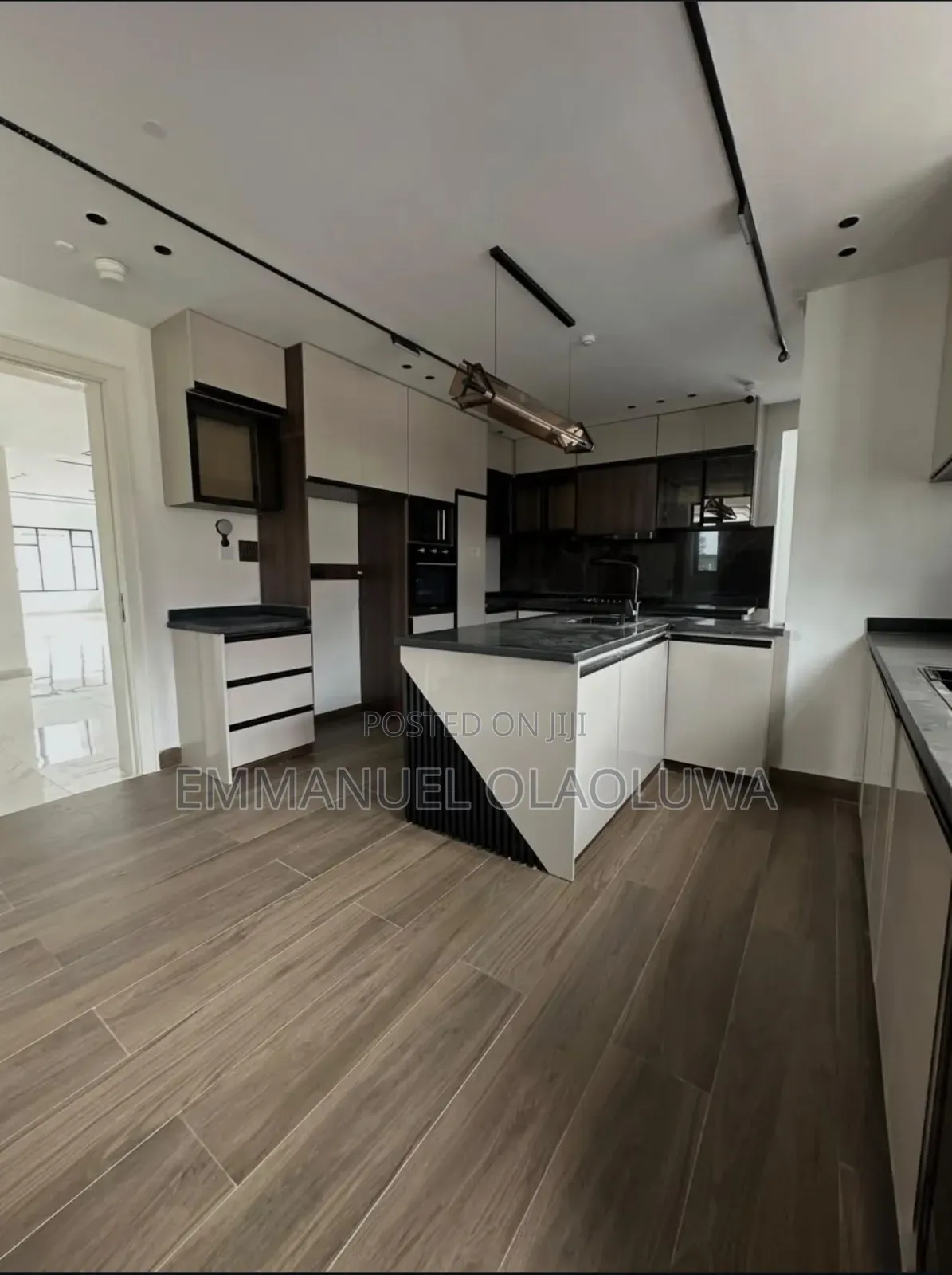 Furnished 5bdrm Duplex in Apo Resettlement for sale