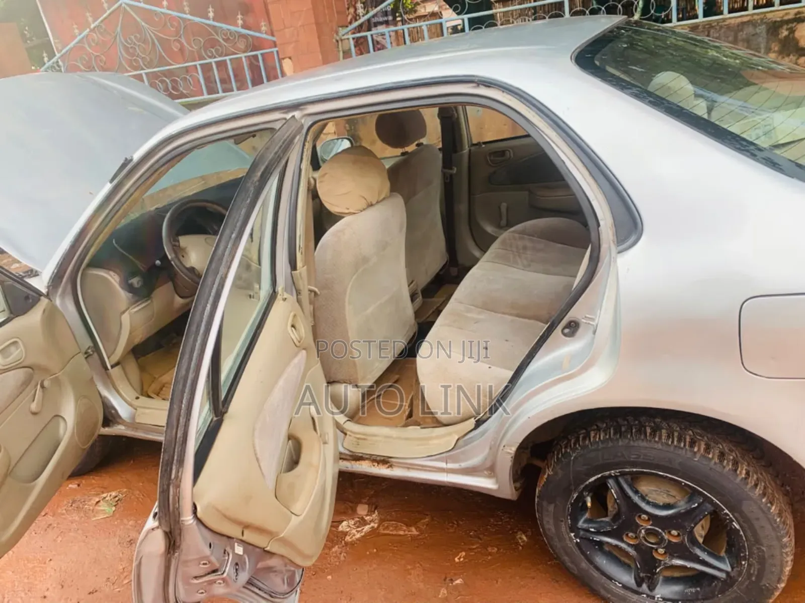 Toyota Corolla 2000 Gold
