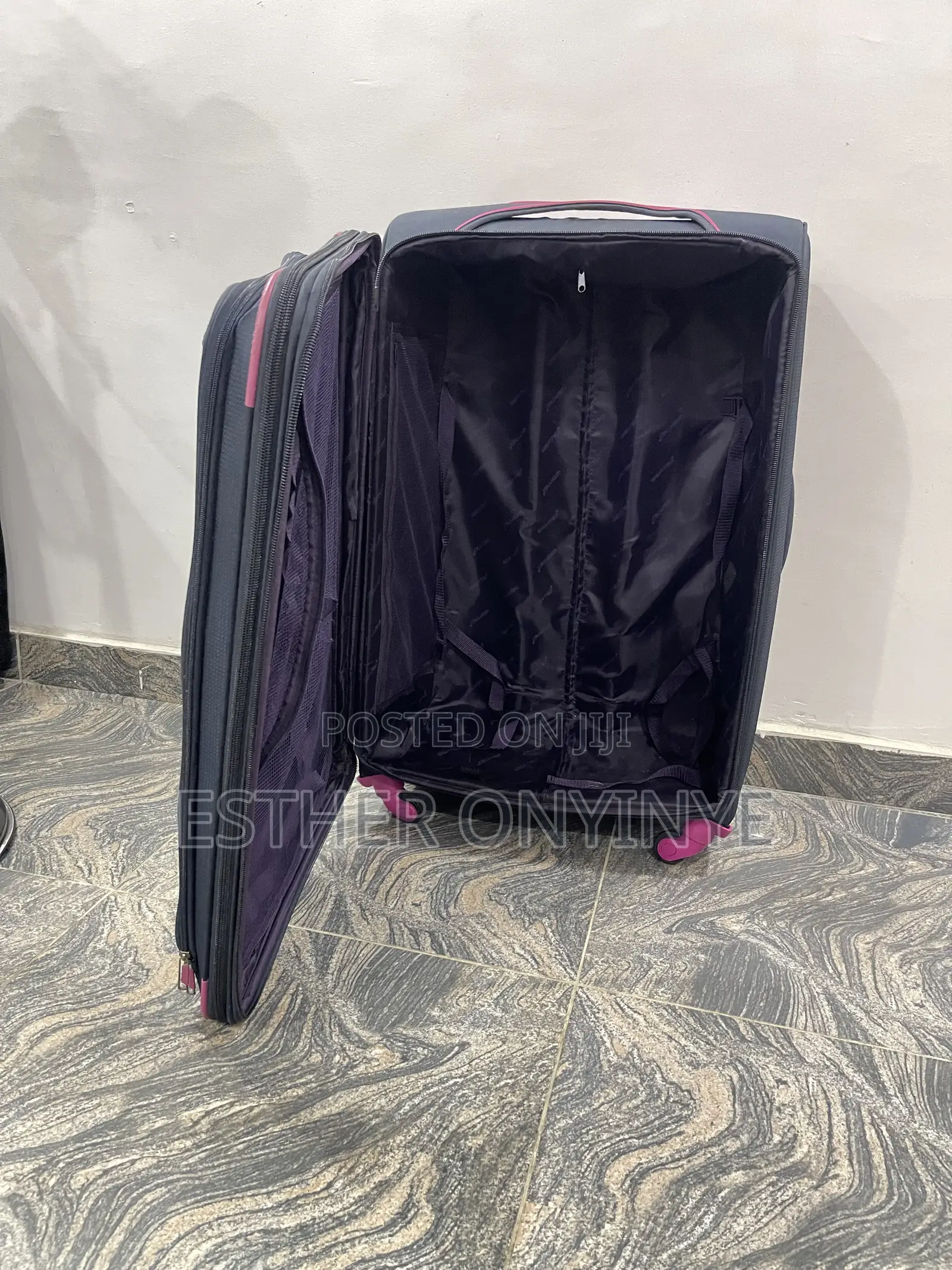 Arge 4-Wheel Travel Suitcase/Luggage – Spacious Durable