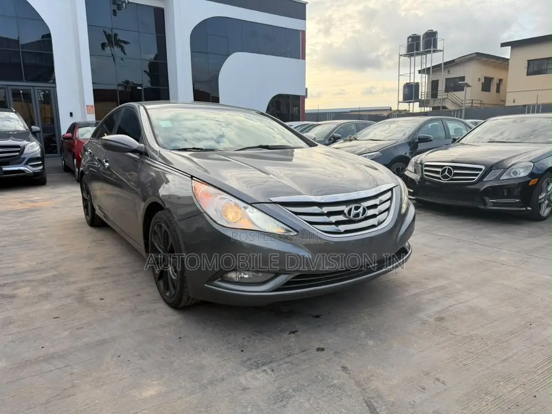 Hyundai Sonata SE Sedan FWD (2.4L 4cyl 6A) 2012 Gray