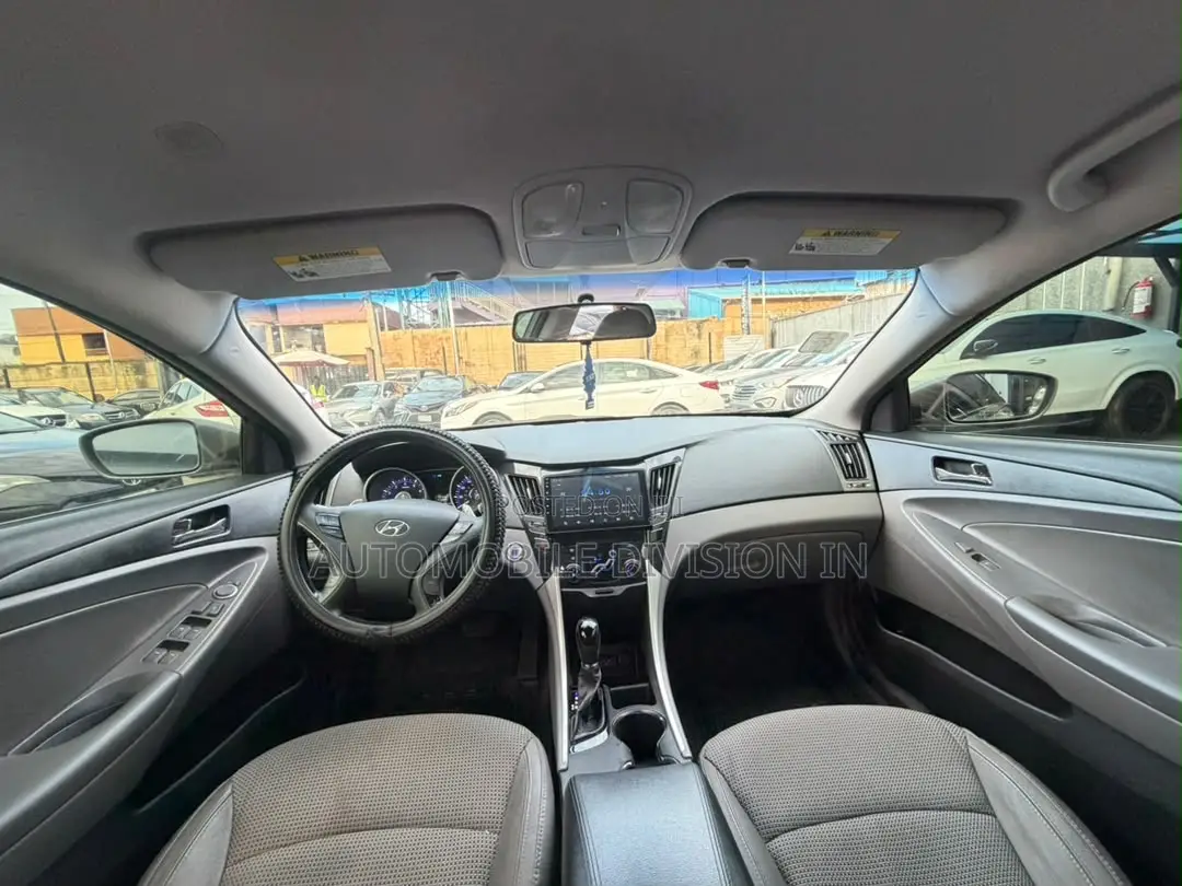 Hyundai Sonata SE Sedan FWD (2.4L 4cyl 6A) 2012 Gray