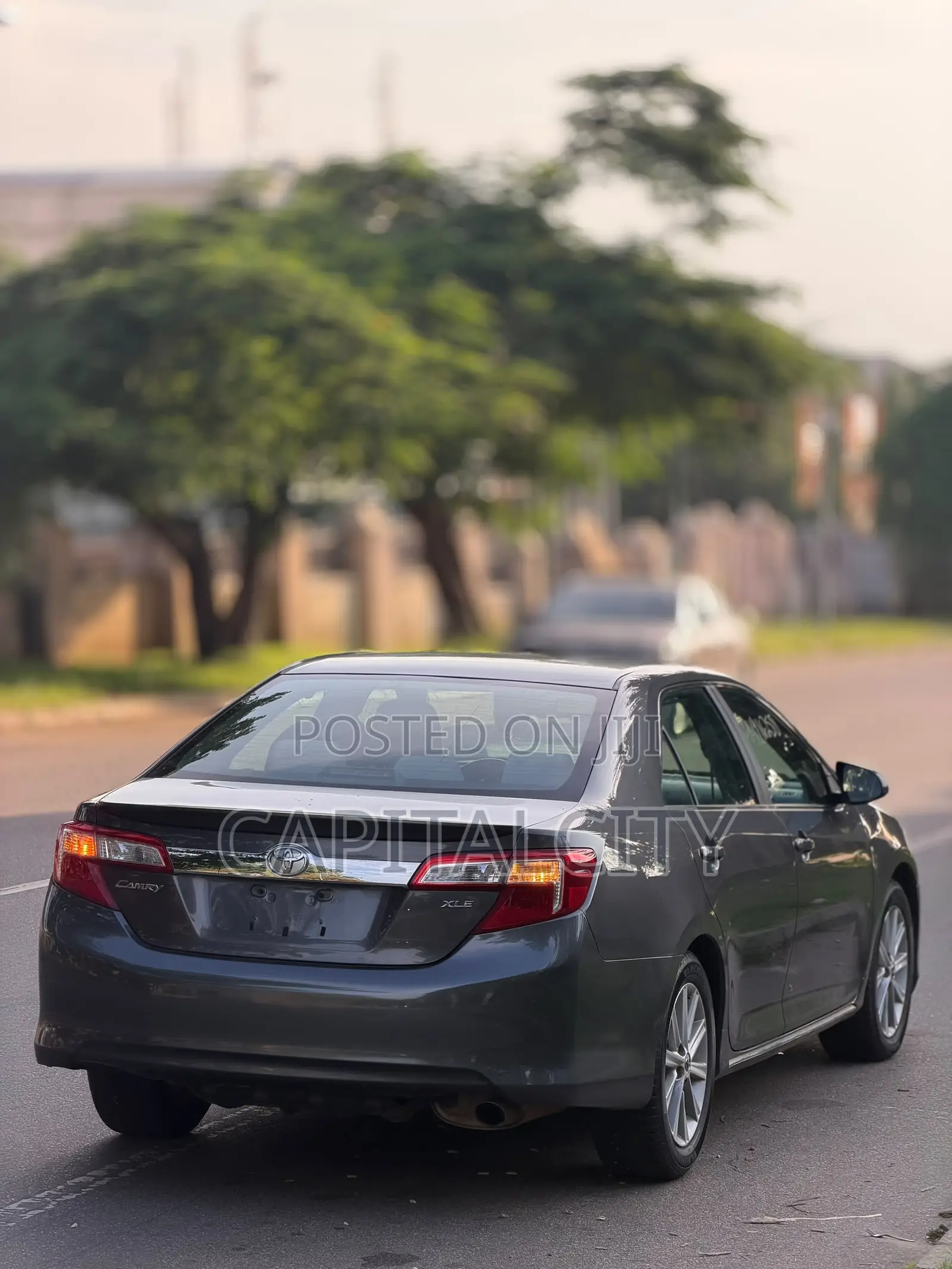 Toyota Camry XLE 4dr Sedan (2.5L 4cyl 6A) 2013 Gray