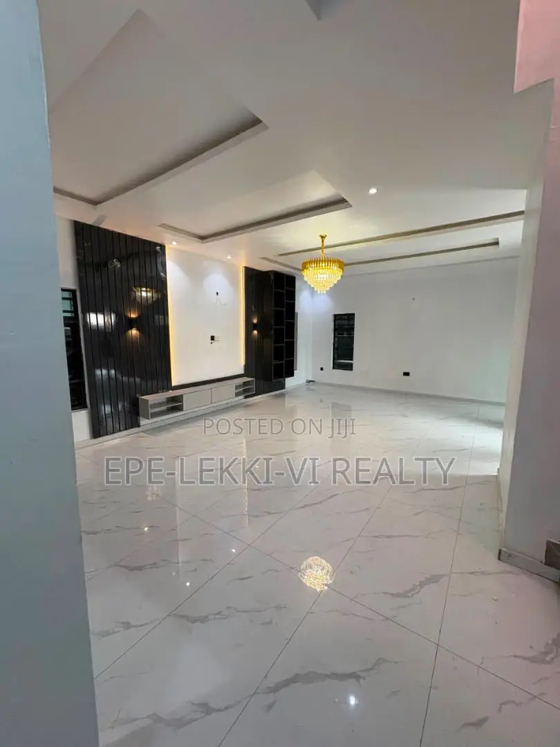 4bdrm Duplex in Lekki for rent