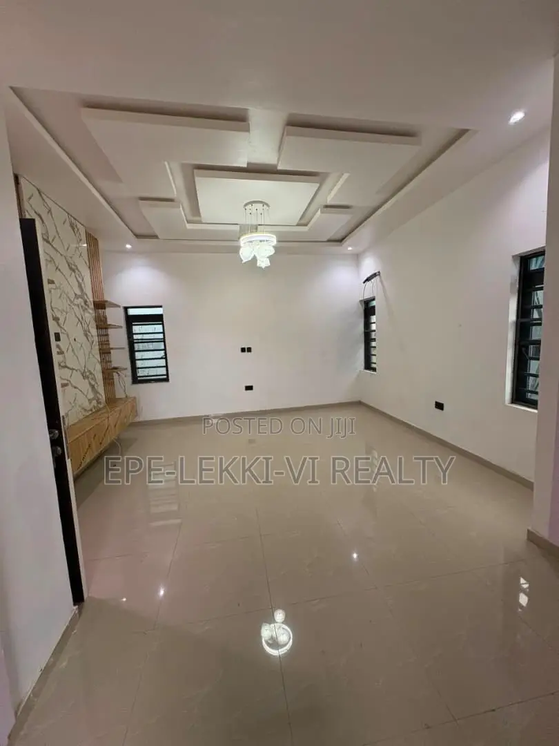 4bdrm Duplex in Lekki for rent
