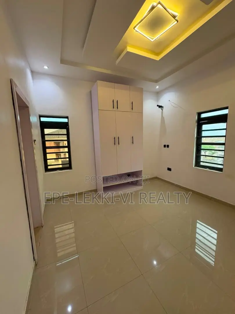 4bdrm Duplex in Lekki for rent