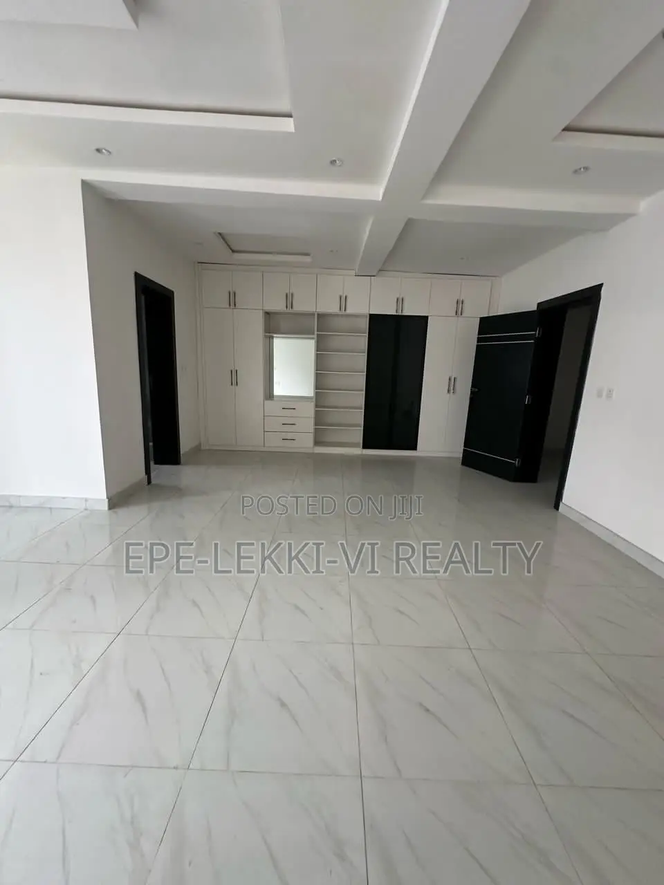 4bdrm Townhouse/Terrace in Ikate for sale