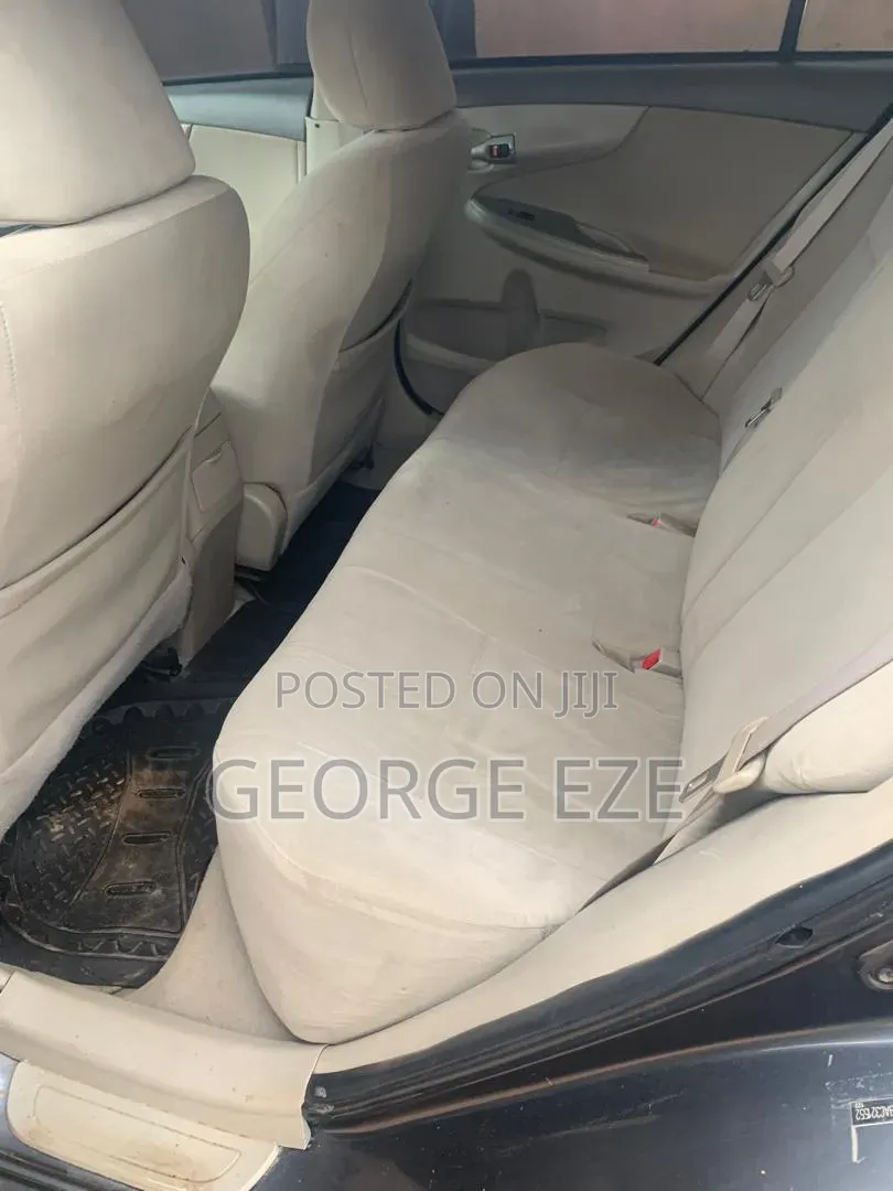 Toyota Corolla 2010 Gray