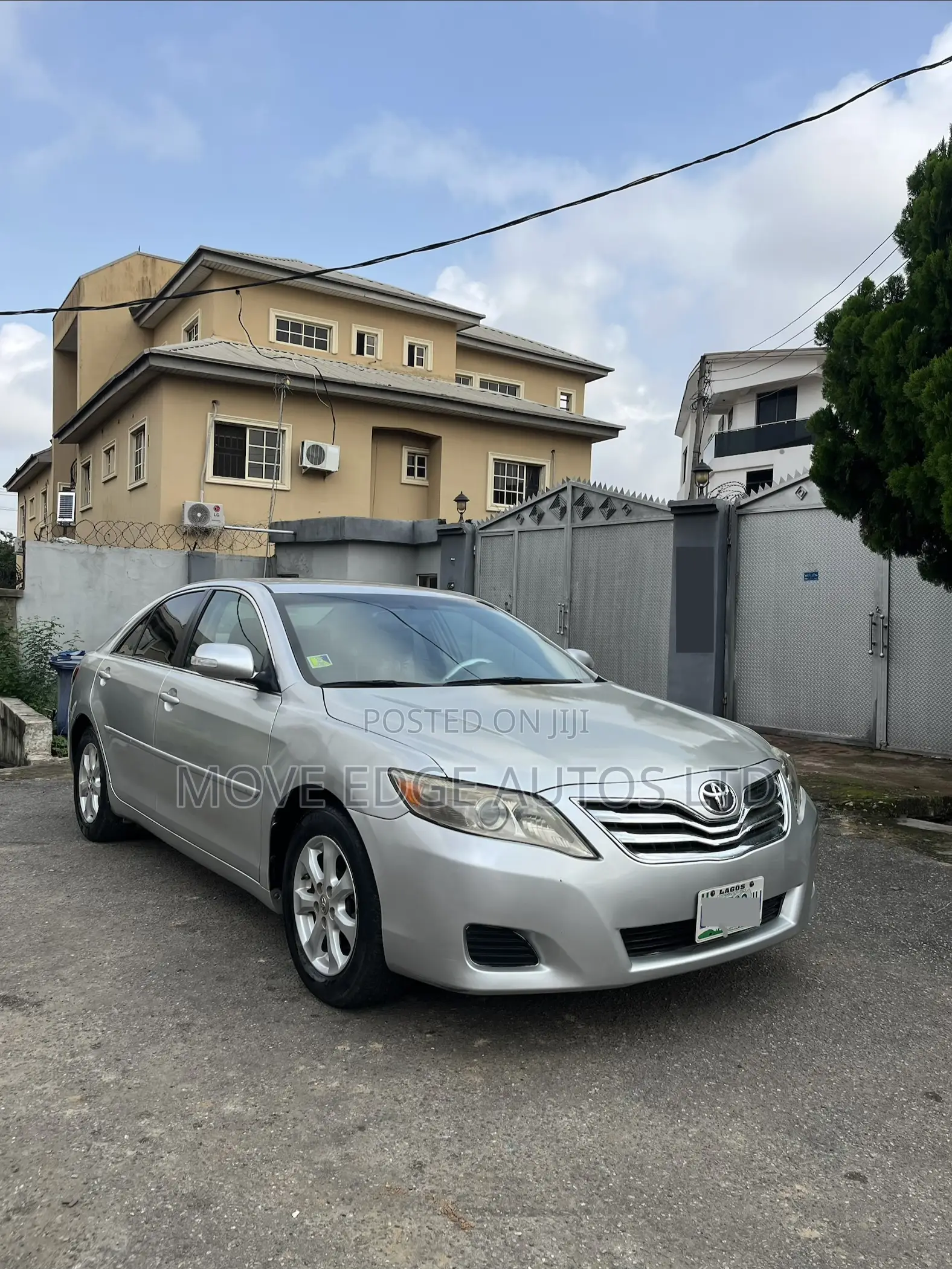 Toyota Camry LE 4dr Sedan (2.5L 4cyl 6A) 2011 Silver
