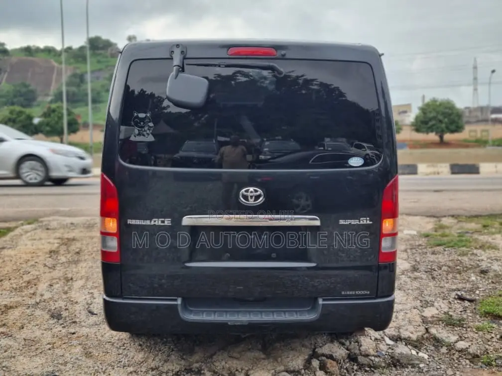 Toyota HiAce 2010 Black