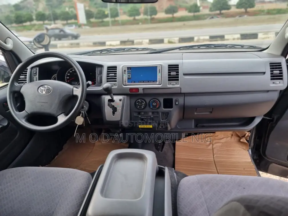 Toyota HiAce 2010 Black