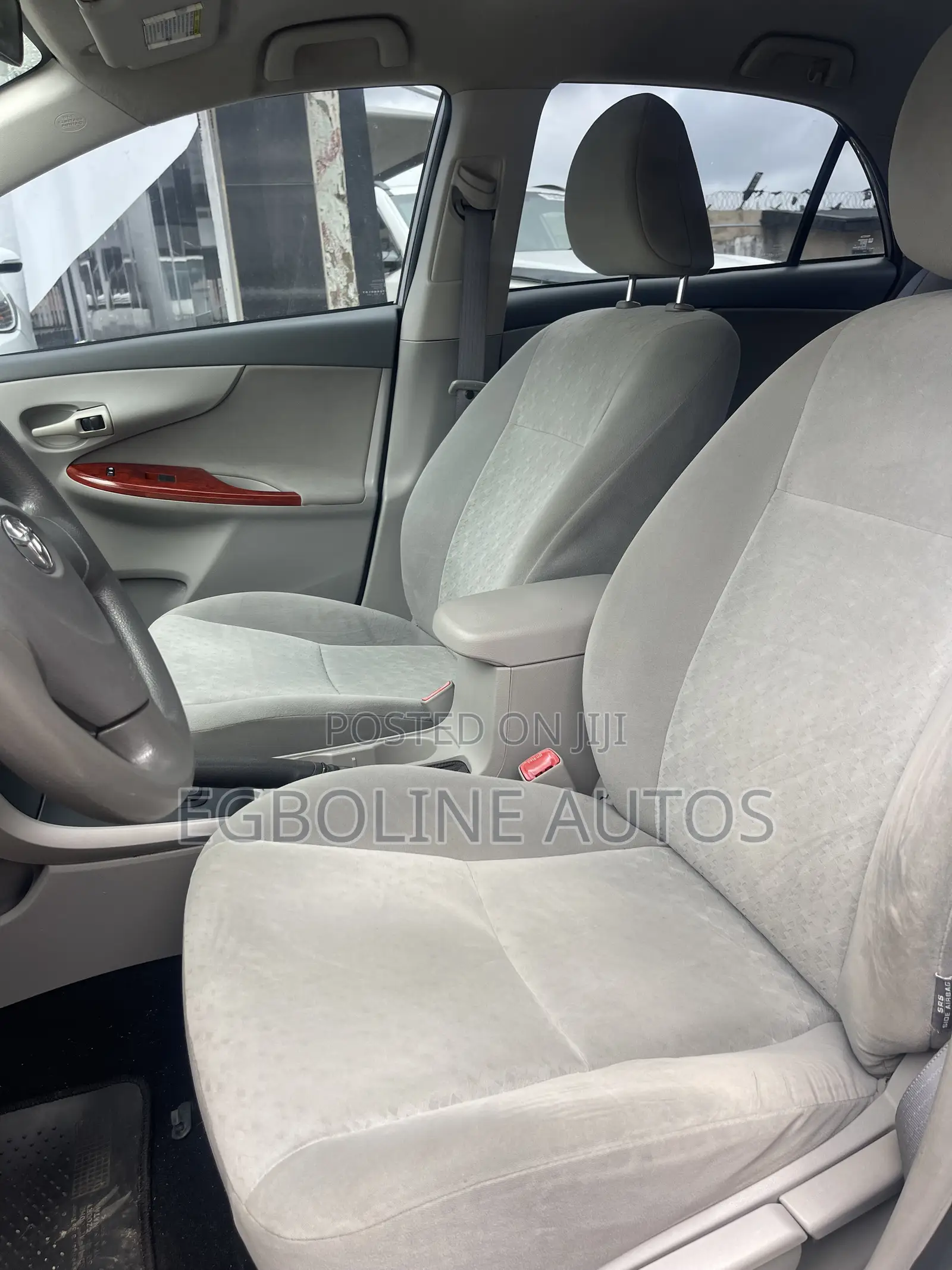 Toyota Corolla 2010 Silver