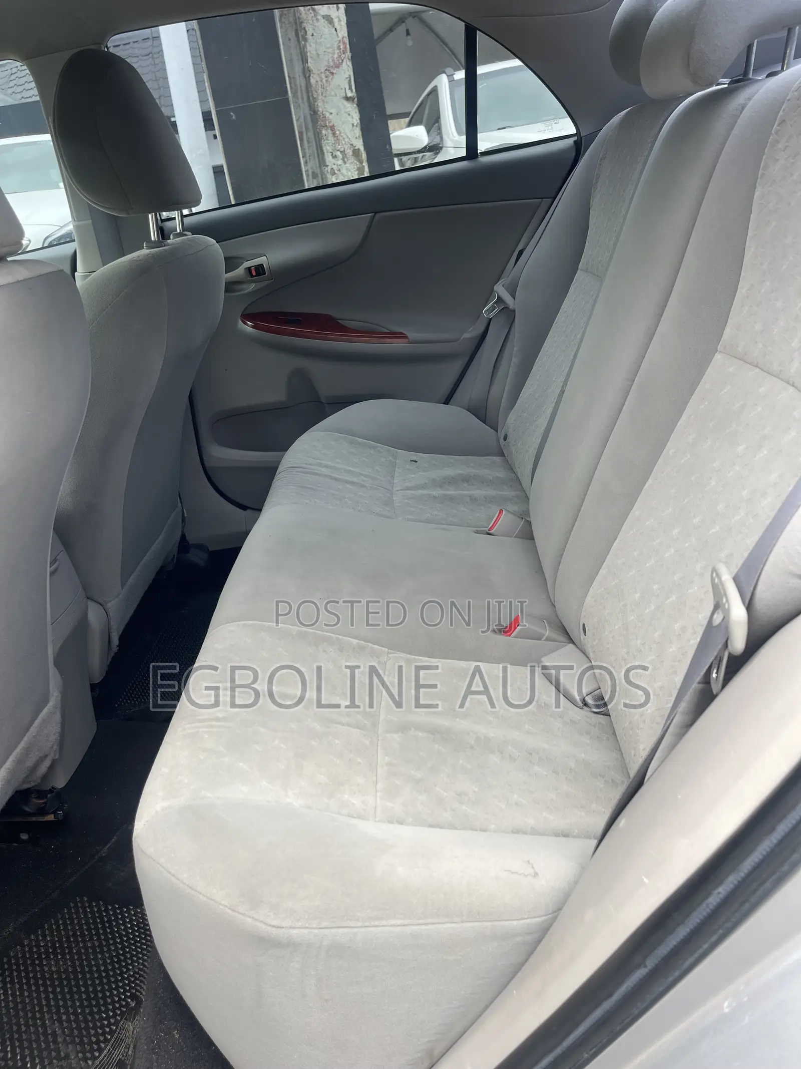 Toyota Corolla 2010 Silver