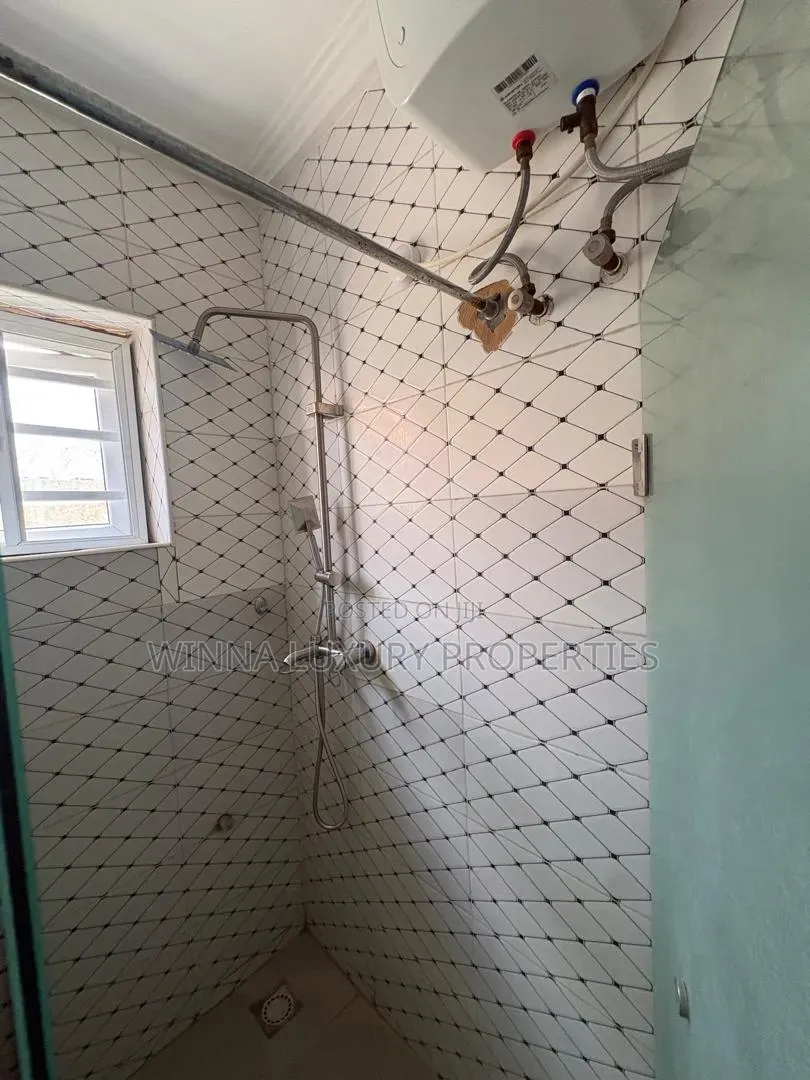 3bdrm Apartment in Along Von Axis, Lugbe District for rent