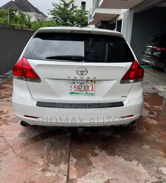 Toyota Venza V6 AWD 2010 White